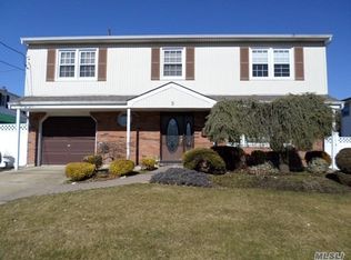 9 Columbus Ave, West Babylon, NY 11704