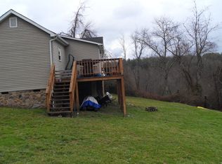 74 4th St, Scarbro, WV 25917