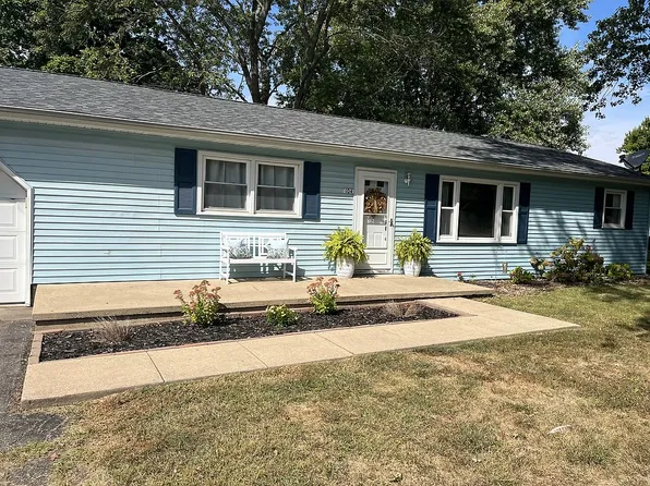 104 Burris St, Catlin, IL 61817