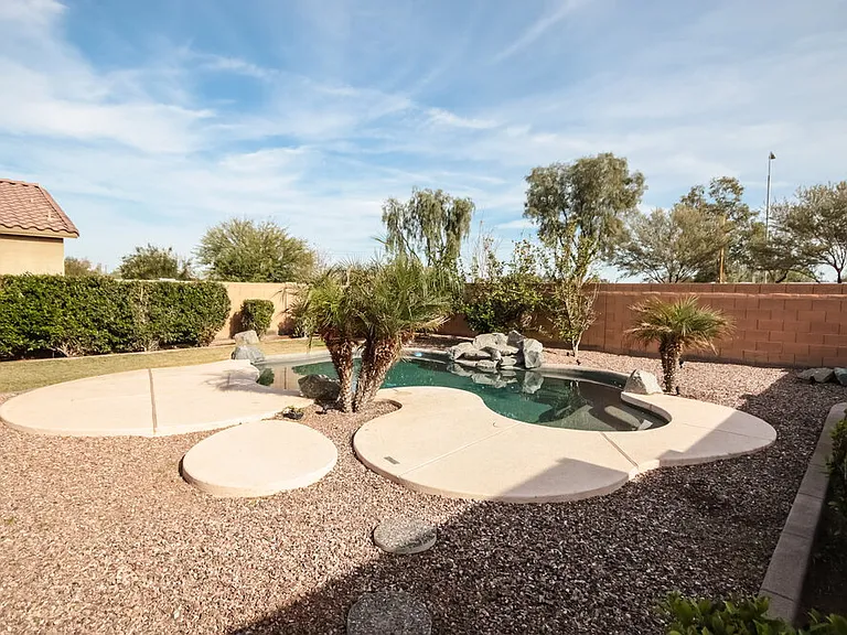 6303 S 43rd Dr — Photo 16