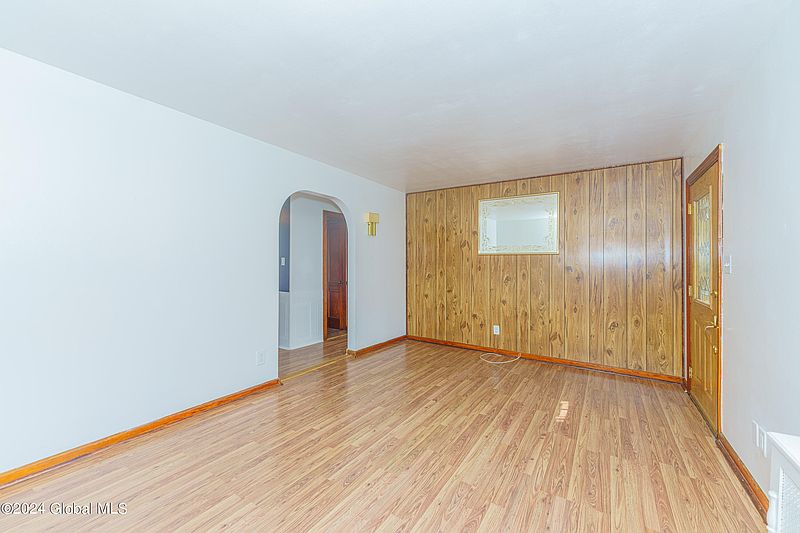 5th image of 873 Kings Road