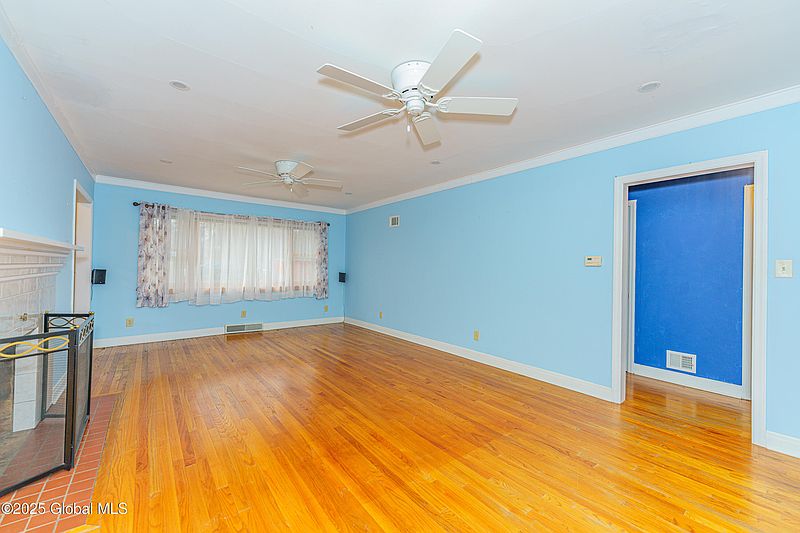 5th image of 413 Feura Bush Road