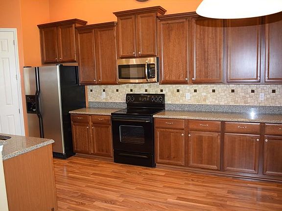 3rd image of 2258 Northumbria Dr