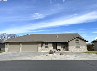 969 E Newport Ave, Hermiston, OR 97838