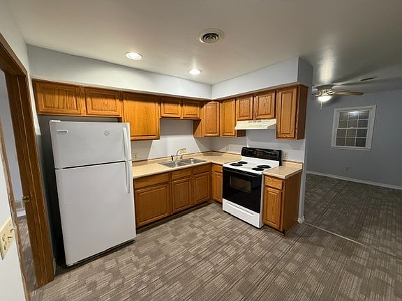 4th image of 208 Washington St #2