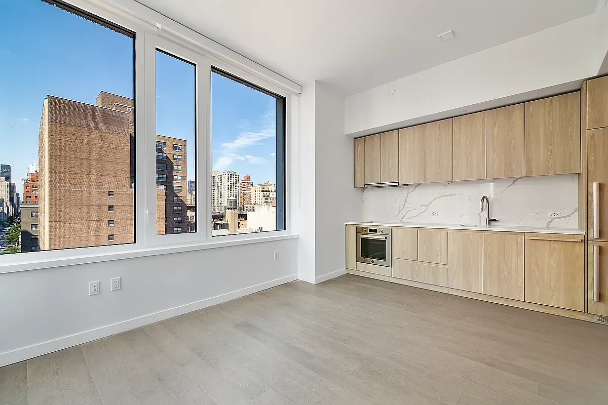 200 East 23rd Street — Photo 4