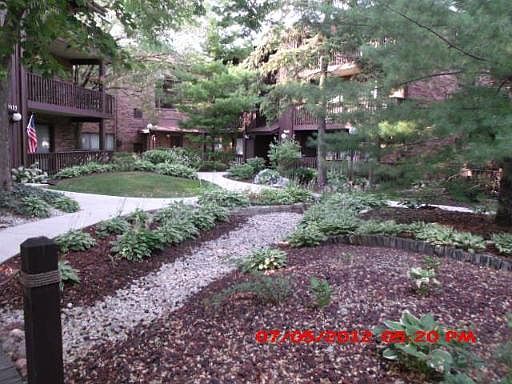 2nd image of 9555 Southwest Hwy APT 1D