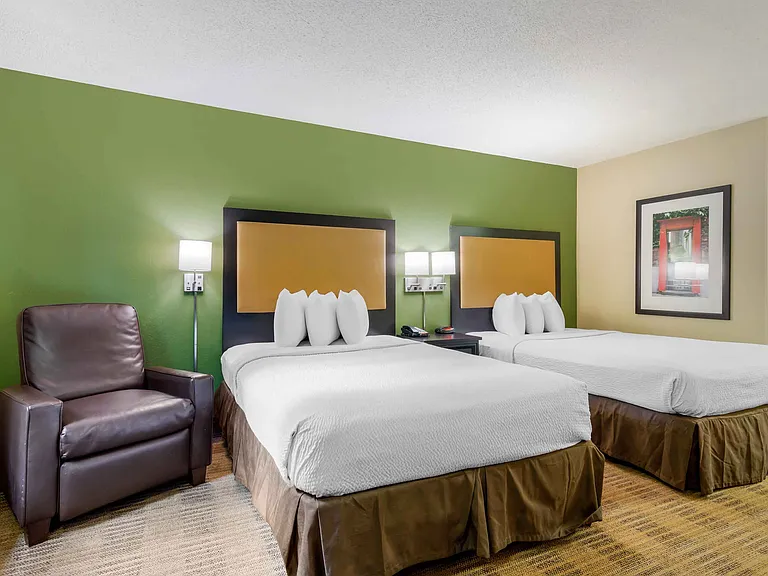 Studio Suite - 2 Full Beds