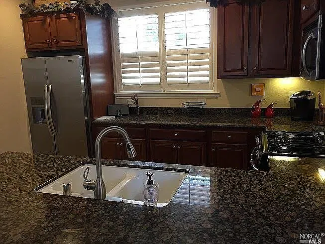 3 bed, 3.5 bath, 1512 sqft, $4,000 — Photo 3