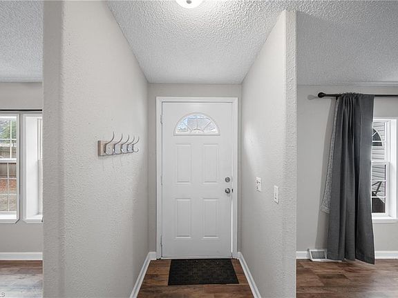 3rd image of 147 Camellia Ln