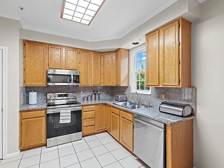 5714 Silk Tree Dr — Photo 10