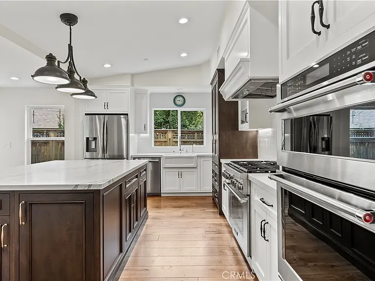 1096 Canyon View Dr — Photo 6