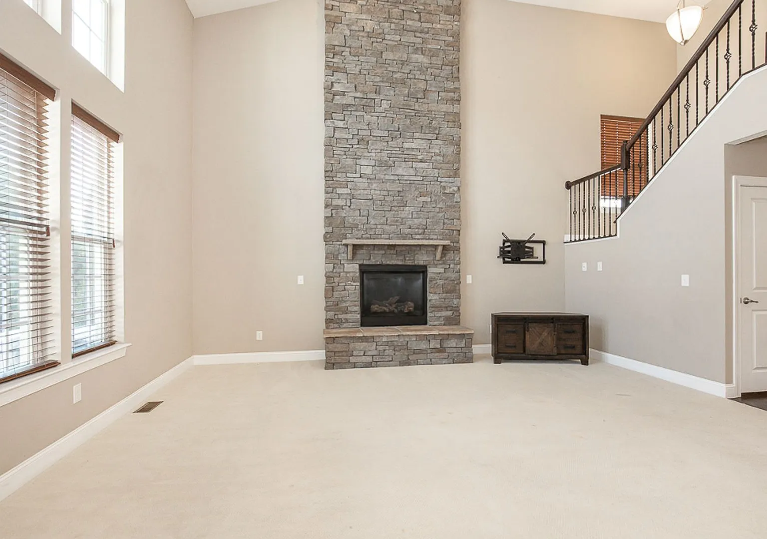 Beautiful 3 bedroom/2.5 Bath Single! Avon, OH — Photo 3
