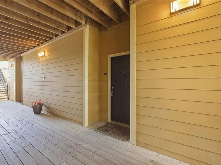1202 Walden Park Dr — Photo 8