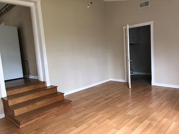 5th image of 115 W Johnson St
