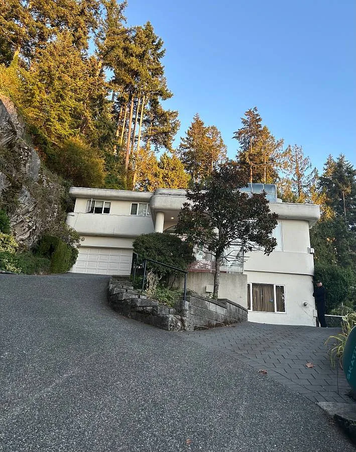 5 bed, 5.5 bath, 5000 sqft, $12,000 — Photo 3