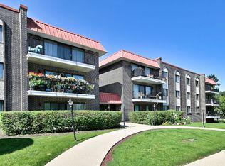 1255 W Prospect Ave APT 302, Mount Prospect, IL 60056
