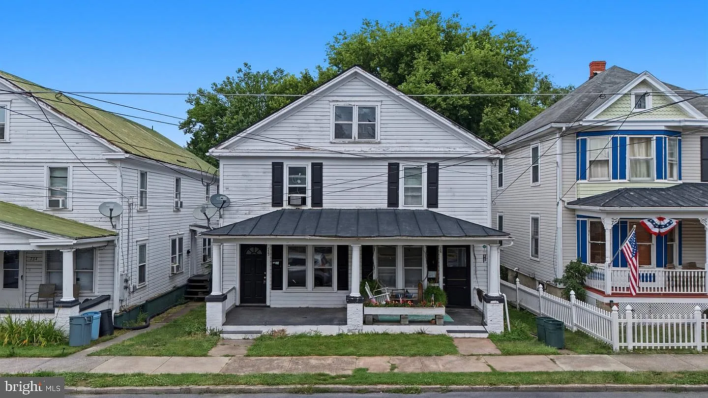3 bed, 1.0 bath, 2460 sqft, $1,500 — Photo 2