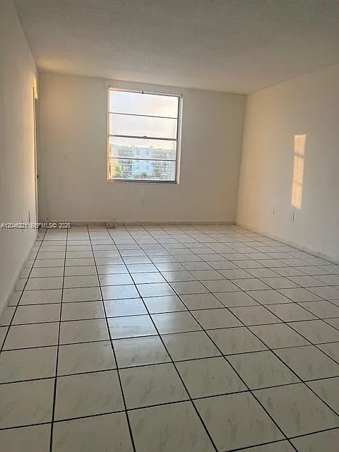 Westland Gardens Condo — Photo 4