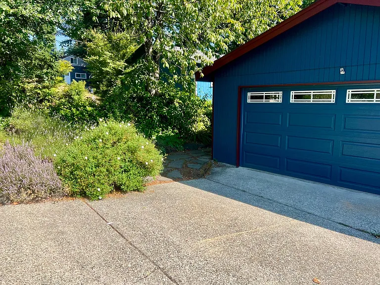 1725 Union Ave SE — Photo 2