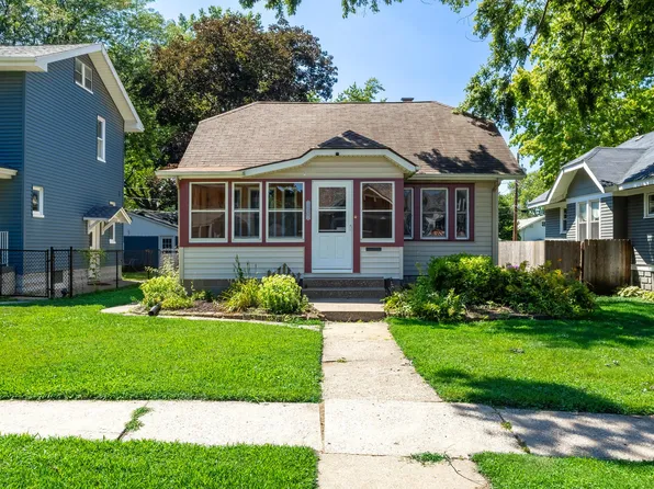 2720 Tremont Ave, Davenport, IA 52803