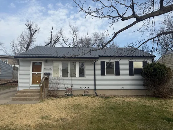 1140 Crestview Dr SE, Cedar Rapids, IA 52403