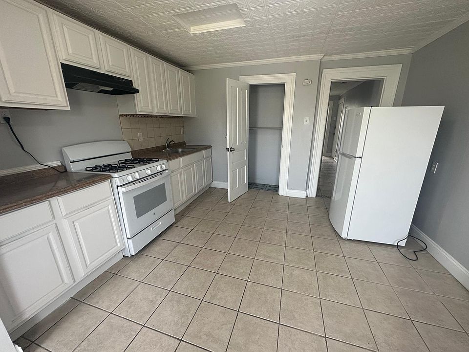 1st image of 38 Headley Ter #3