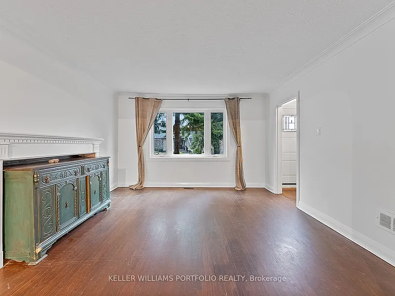 40 Scarboro Cres — Photo 13