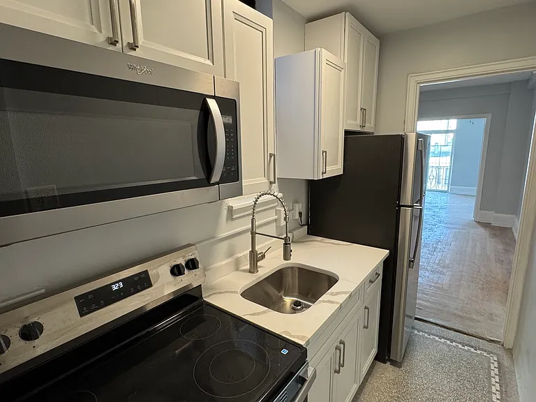 948 Court St #401 — Photo 9