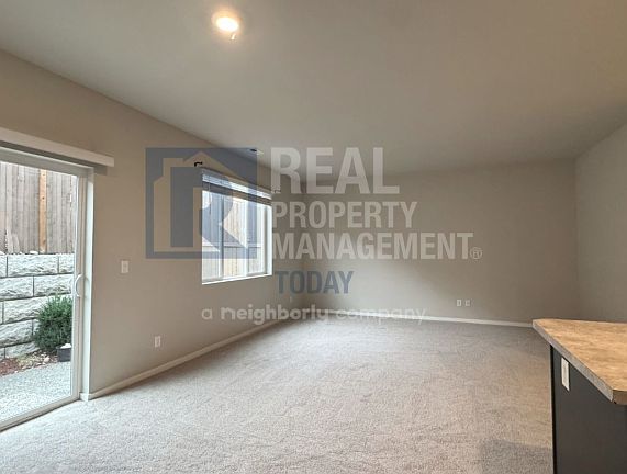 4th image of 18218 107th Ave E