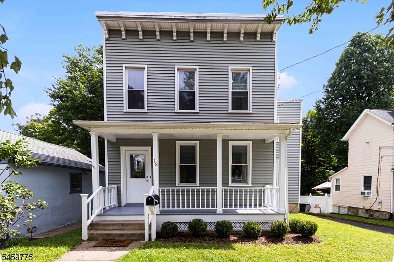 1st image of 13 Malcolm St