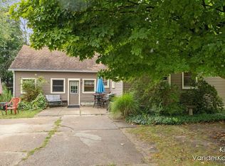 135 N 1st St, Cedar Springs, MI 49319