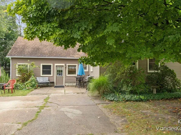 135 N 1st St, Cedar Springs, MI 49319