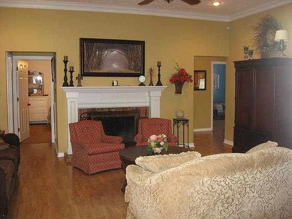 3rd image of 3514 Woodridge Dr