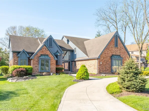 38621 Rutgers Dr, Northville, MI 48167