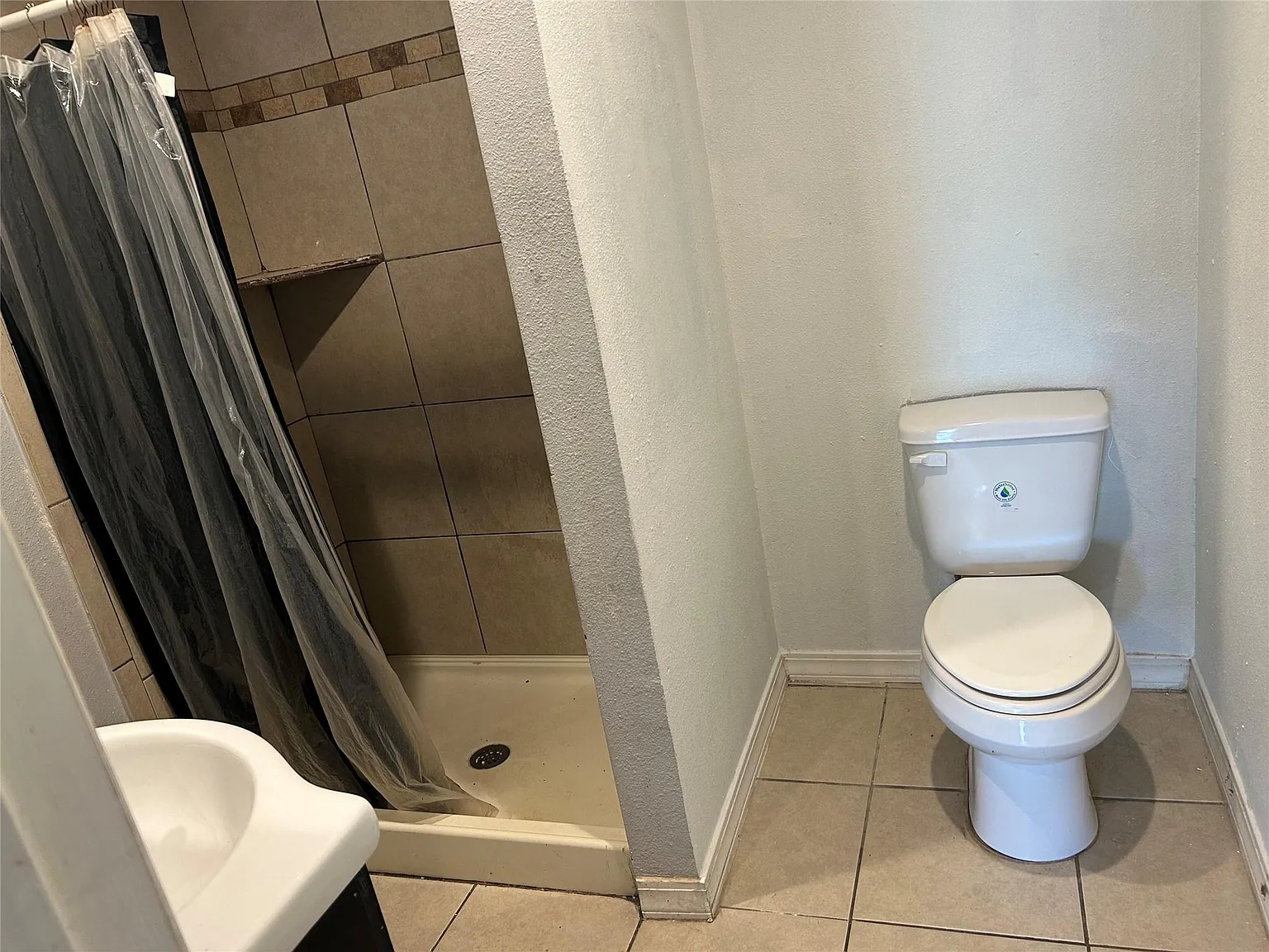 2 bed, 1.0 bath, 660 sqft, $1,300 — Photo 3