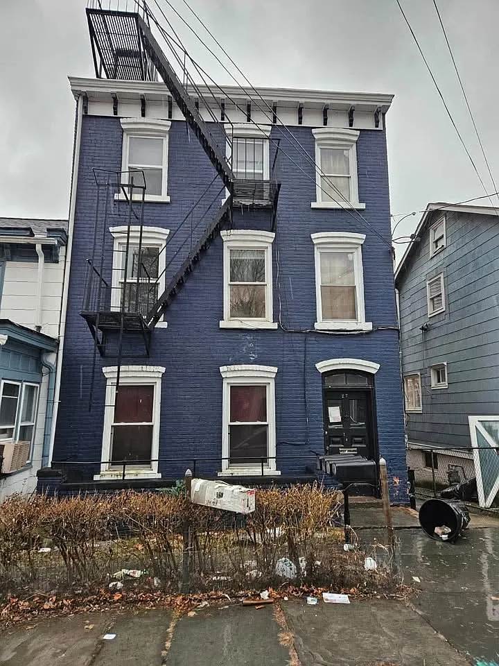 Building Photo - 27 Carter St #3