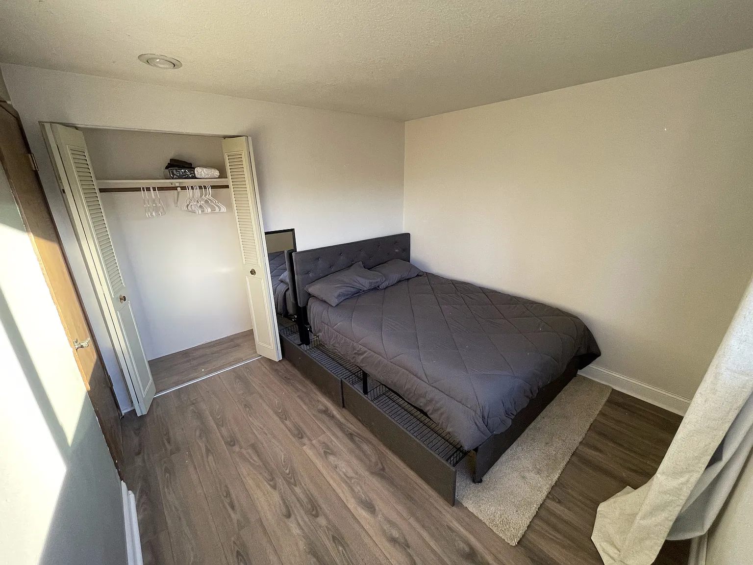 4 bed, 2338 sqft, $850 — Photo 2
