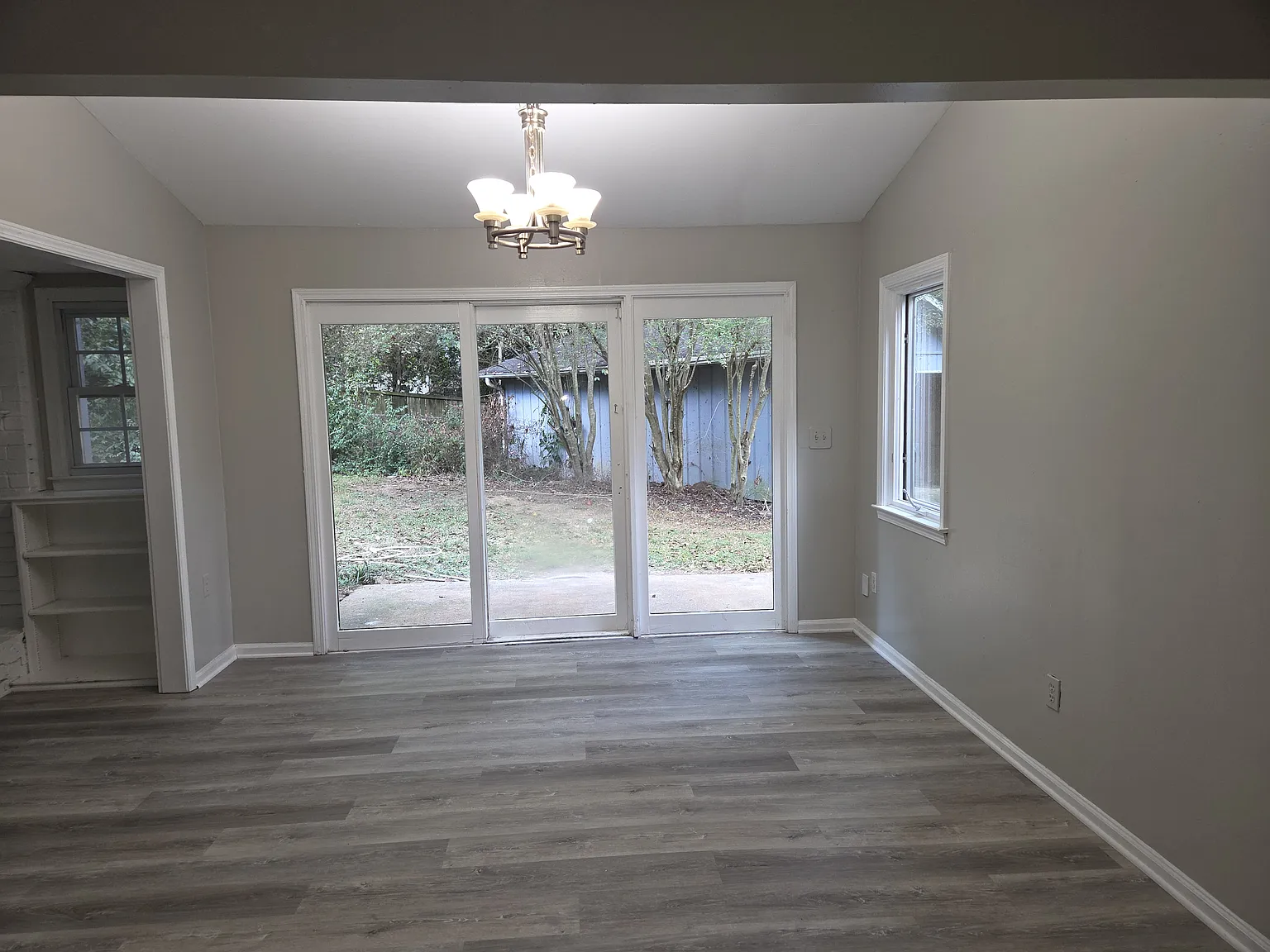 4 bed, 2.5 bath, 1950 sqft, $2,090 — Photo 3