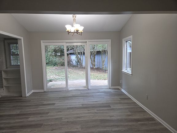 3rd image of 447 Fieldstone Ct SW