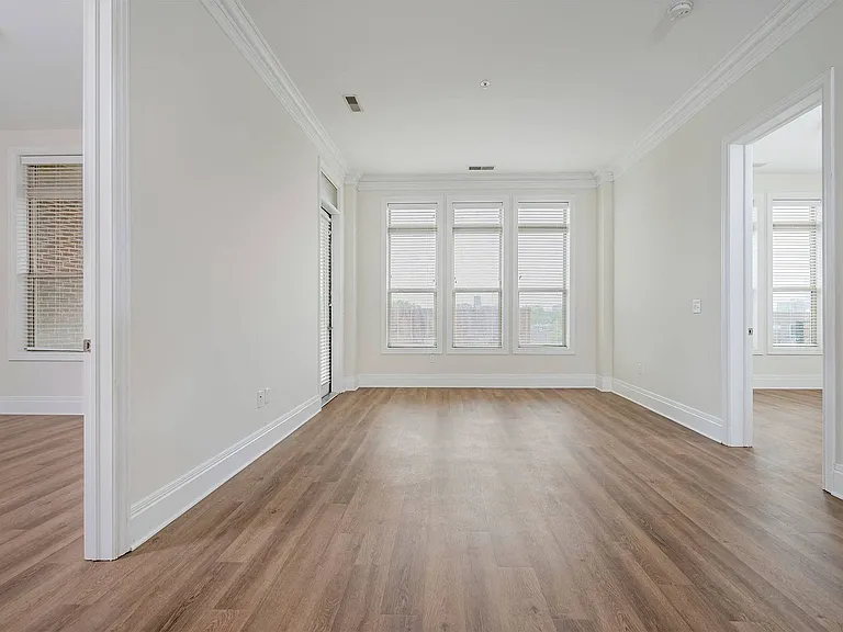Harrison Park Apartments — Photo 12
