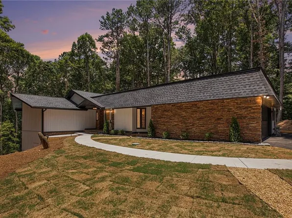 9025 Huntcliff Trce, Sandy Springs, GA 30350
