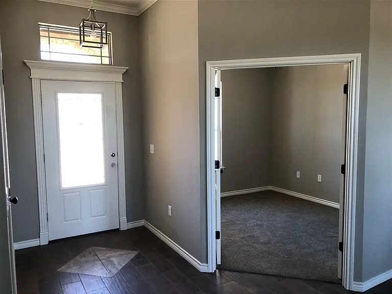 407 N Mountain Meadow Dr — Photo 3