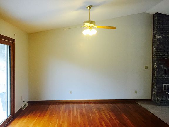 3rd image of 3125 Country Club Dr