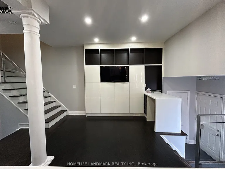 3484 Eglinton Ave W — Photo 12
