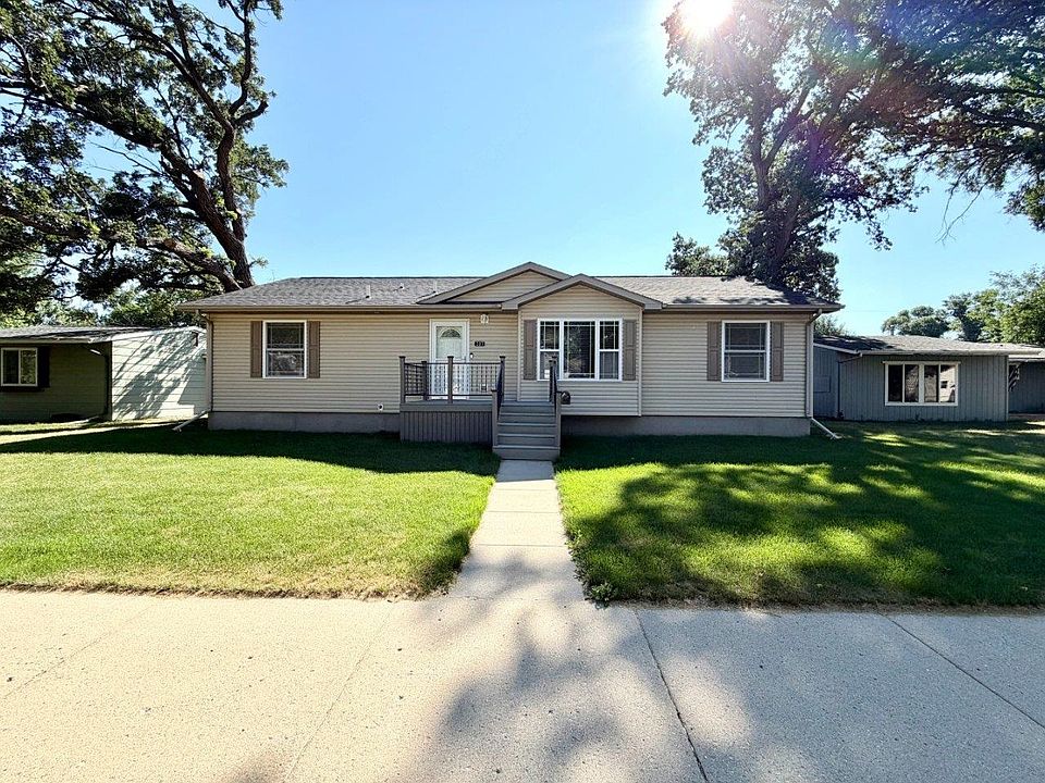 1st image of 207 18th St SE