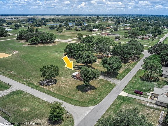 3rd image of 8517 Hampshire Dr