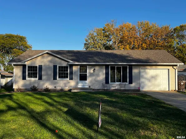 304 N 3rd St, Dunlap, IL 61525