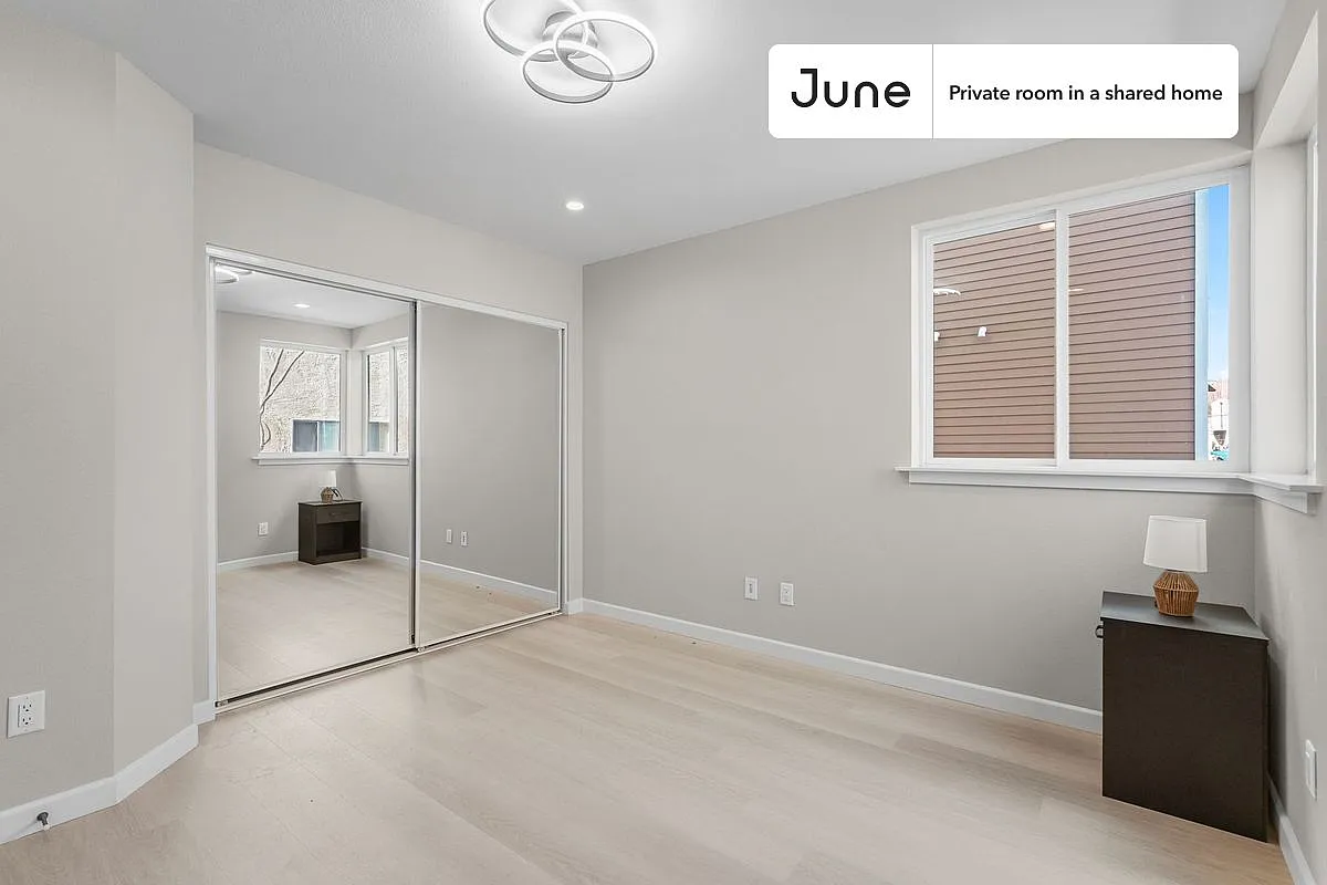 Queen bedroom in 5 bed/5 bath home in Boyle Heights #1829 A — Photo 2
