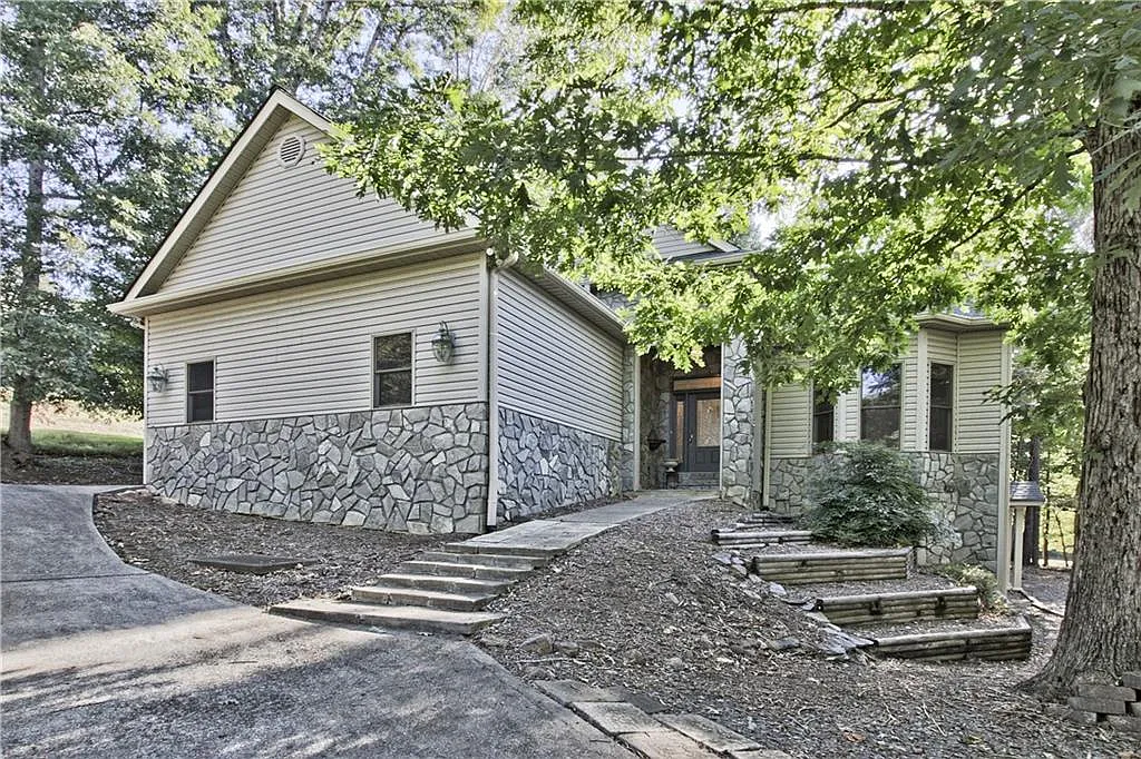6 Tamarack Dr photo 1